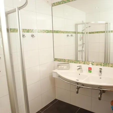 Evident Praegant Hotel