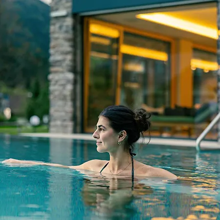 Evident Praegant 4 4*